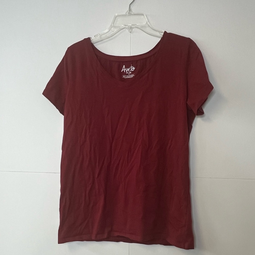 Women’s Maroon Aveto Plus T-shirt. Size 1X.